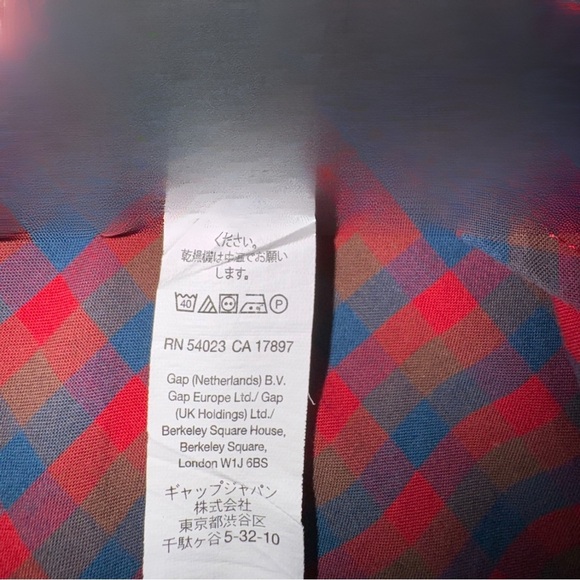 GAP Men's Red and Blue Plaid Button Down Shirt - Picture 6 of 6
